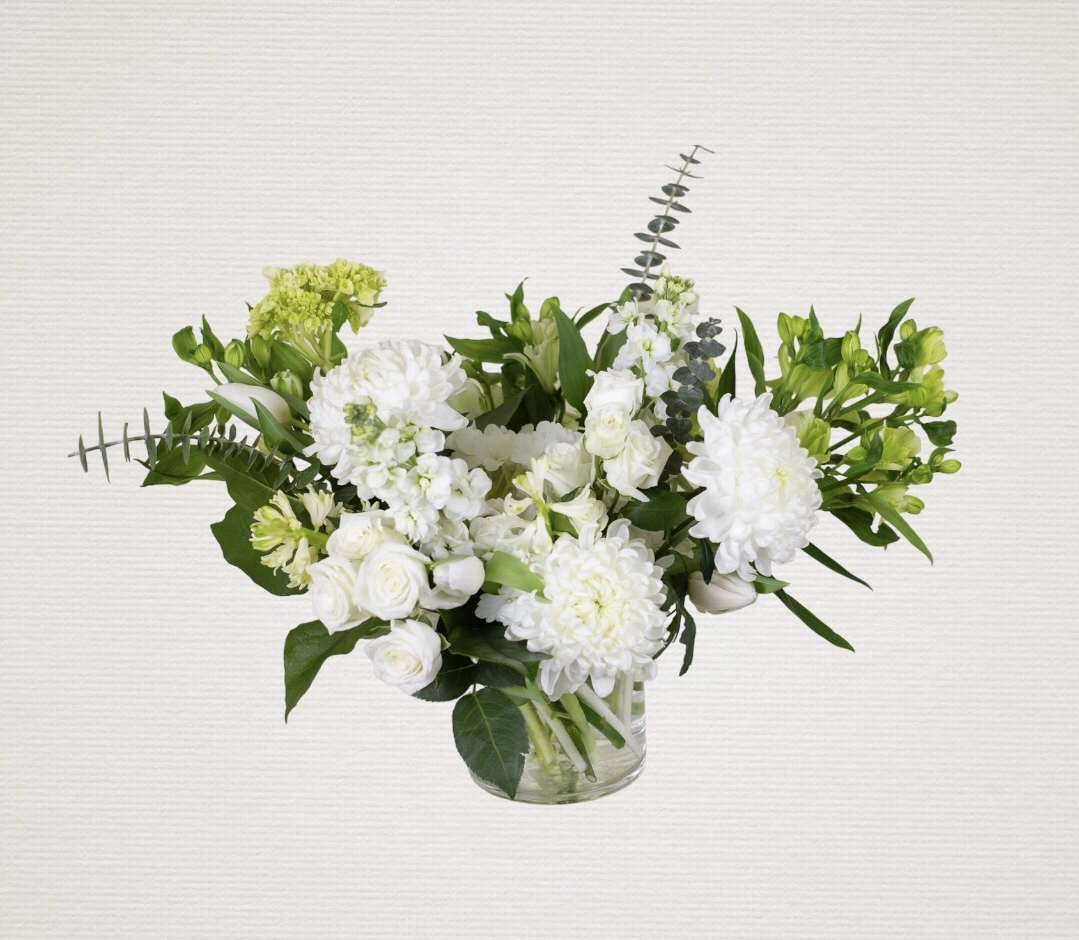 Buchet cu flori si crizanteme albe
