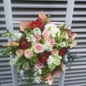 Buchet de flori cu eucalipt