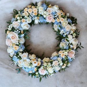 Coroana funerara cu orhidee si hortensii