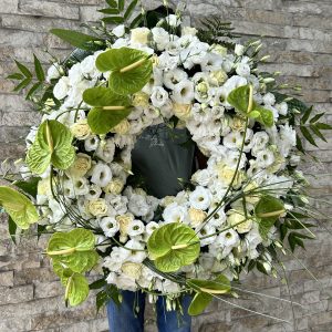 Coroana funerara cu anthurium si lisianthus