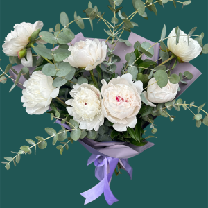 Buchet cu 7 bujori albi