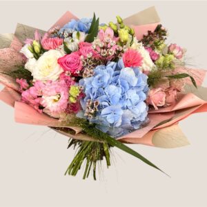 Buchet mixt cu hortensii