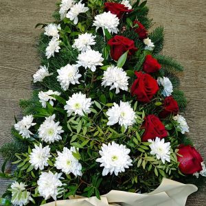 Jerba funerara cu trandafiri si crizantema