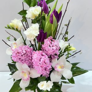 Aranjament floral cu frezii
